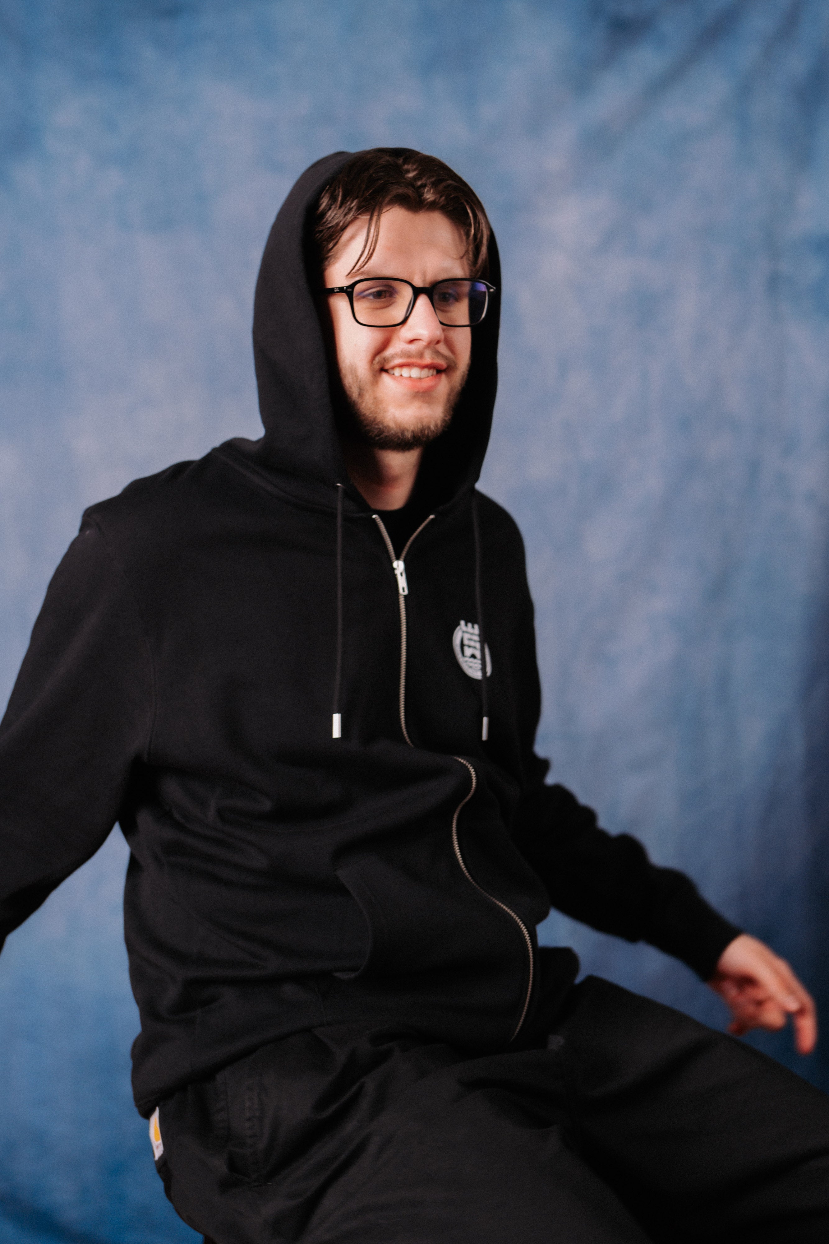 ESSENTIALS Zip-Jacke